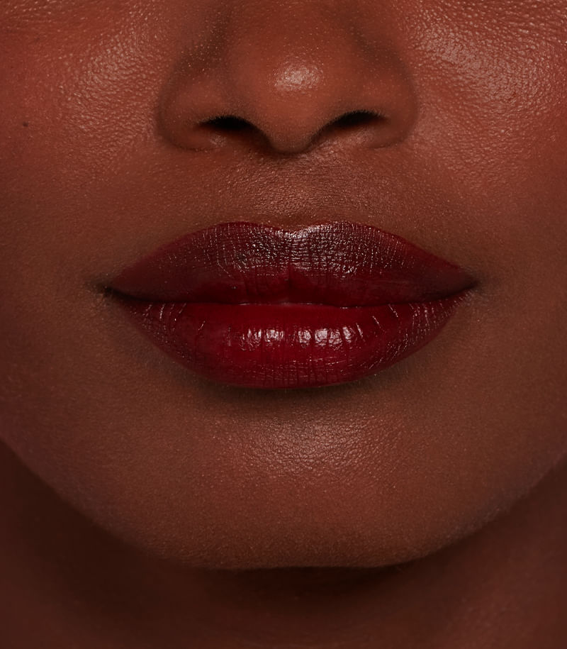 Lábios marcantes e saudáveis com o Lip Tint vermelho